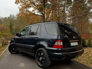 Накладка над номером (нерж) Carmos - Турецька сталь для Mercedes ML W163