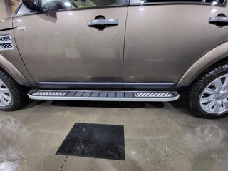 Бокові пороги Tayga V2 (2 шт., алюміній) для Land Rover Discovery IV