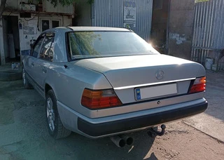 Накладка на край багажника (нерж) для Mercedes E-сlass W124 1984-1997 рр