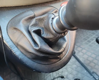 Шкіряний чохол КПП для Opel Vivaro 2001-2015 рр