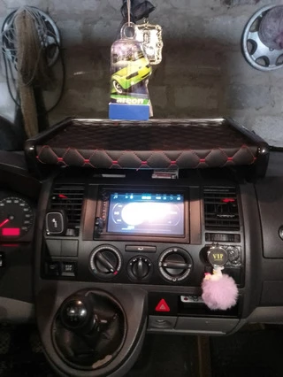 Полиця на панель (Чорна з червоною ниткою) для Volkswagen T5 Transporter 2003-2010 рр