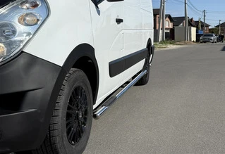 Бічні труби BB002 (2 шт., нерж.) Коротка база для Nissan NV400 2010-2024 рр