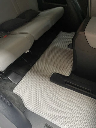 Поліуретанові килимки 3 ряди (EVA, сірі) Середній ряд - прохід для Toyota Sequoia 2007-2022рр