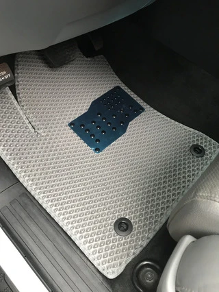 Поліуретанові килимки 3 ряди (EVA, сірі) Середній ряд - прохід для Toyota Sequoia 2007-2022рр