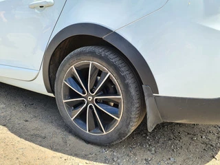 Накладки на арки (8 шт, чорні) HB &ndash; метал для Renault Megane III 2009-2016 рр