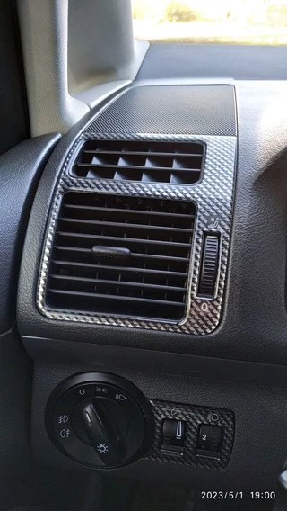 Накладки на панель Карбон для Volkswagen Touran 2003-2010 рр