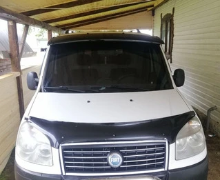 Козирьок на лобове скло (чорний глянець, 5мм) для Fiat Doblo I 2001-2005 рр