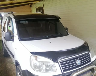 Козирьок на лобове скло (чорний глянець, 5мм) для Fiat Doblo I 2001-2005 рр