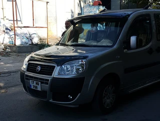 Козирьок на лобове скло (чорний глянець, 5мм) для Fiat Doblo I 2001-2005 рр