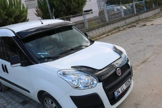 Козирьок на лобове скло (чорний глянець, 5мм) для Fiat Doblo II 2010-2022 рр