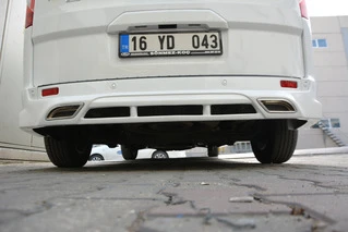 Накладка на задній бампер (під фарбування) для Ford Custom 2013-2022 рр