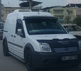 Козирьок на лобове скло (чорний глянець, 5мм) для Ford Connect 2006-2009 рр