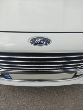 Емблема передня 2013-2017 112мм/47мм (на клямках-2025самоклейка) для Ford Fiesta рр