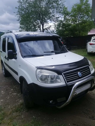 Козирьок на лобове скло (чорний глянець, 5мм) для Fiat Doblo I 2005-2010 рр