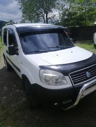 Козирьок на лобове скло (чорний глянець, 5мм) для Fiat Doblo I 2005-2010 рр