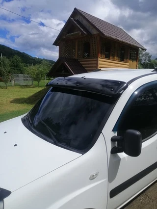 Козирьок на лобове скло (чорний глянець, 5мм) для Fiat Doblo I 2005-2010 рр