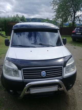 Козирьок на лобове скло (чорний глянець, 5мм) для Fiat Doblo I 2005-2010 рр