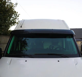 Козирьок на лобове скло V2 (чорний глянець, 5мм) для Iveco Daily 2014- рр