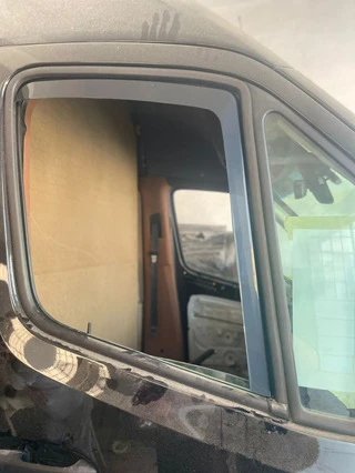 Вітровики вставні Esa (2 шт) для Mercedes Sprinter W907/W910 2018- рр