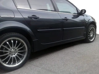 Бокові пороги (SD,під фарбування) для Renault Megane II 2004-2009 рр