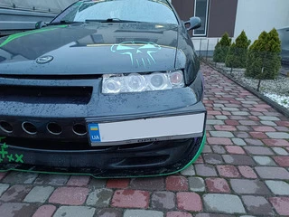 Підставка під номер на край бампера (пластик) Чорний мат