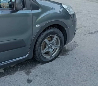 Накладки на арки (4 шт, чорні) 2 бокові двері, пластик для Peugeot Partner Tepee 2008-2018 рр