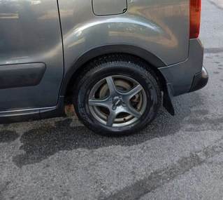 Накладки на арки (4 шт, чорні) 2 бокові двері, пластик для Peugeot Partner Tepee 2008-2018 рр