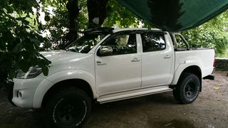 Козирок лобового скла (на кронштейнах) для Toyota Hilux 2006-2015 рр