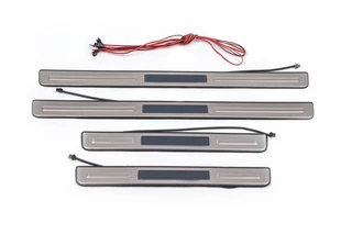 Накладки на дверні пороги з підсвічуванням (4 шт) для Toyota Land Cruiser 200