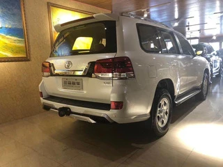 Комплект обвісів 2016-2025 (Limgeni) для Toyota Land Cruiser 200