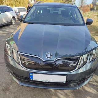 Зимова решітка (2017-2020) глянцева для Skoda Octavia III A7 рр