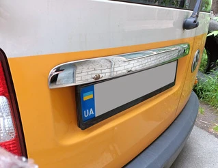 Накладка над номером (2 дверні, нерж) Без надпису, Carmos - Турецька сталь для Volkswagen Caddy 2004-2010 рр