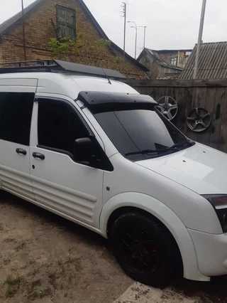 Козирьок на лобове скло (чорний глянець, 5мм) для Ford Connect 2006-2009 рр