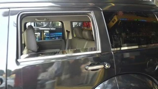 Молдинг скла (нерж) для Dodge Nitro 2007- рр