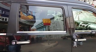 Молдинг скла (нерж) для Dodge Nitro 2007- рр