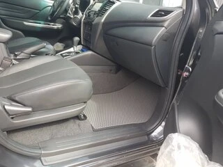 Задні куточки AK003 (2 шт, нерж) для Volkswagen T5 Transporter 2003-2010 рр