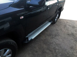 Бокові пороги Allmond Grey (2 шт., алюм) для Volkswagen Amarok 2010-2022 рр