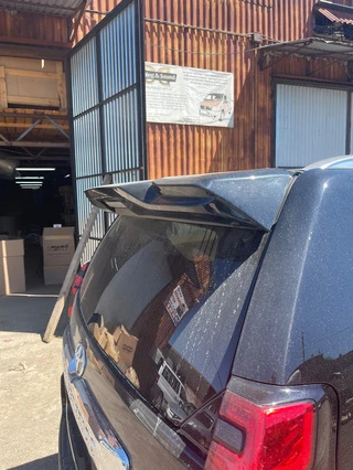 Спойлер вставка (поверх рідного спойлеру) Білий колір для Toyota Land Cruiser Prado 150