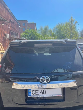 Спойлер вставка (поверх рідного спойлеру) Білий колір для Toyota Land Cruiser Prado 150