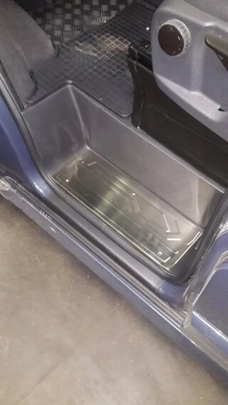 Накладки на внутрішні пороги OmsaLine (нерж) 4 двері для Ford Custom 2013-2022 рр