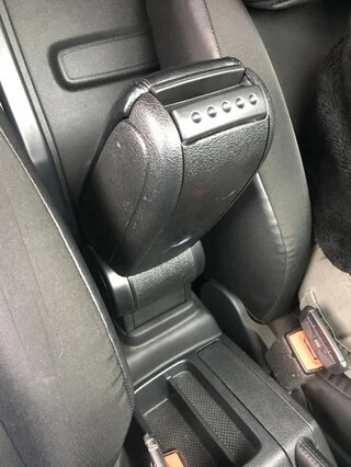 Підлокітник V1 (в підстаканник) Чорний для Volkswagen Caddy 2010-2015 рр