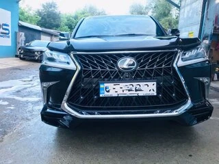Комплект обвісів (TRD Sport 2017-2020) Білий колір для Lexus LX570/450d