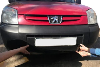 Зимова решітка (2003-2008) Глянцева для Peugeot Partner рр