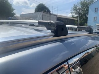 Поперечний багажник на інтегровані рейлінги (2 шт., алюміній) Чорний колір для Mazda CX-5 2017- рр