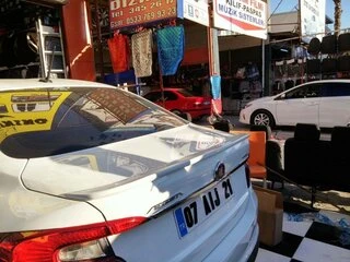 Спойлер під фарбування (скловолокно) для Fiat Tipo 2016- рр