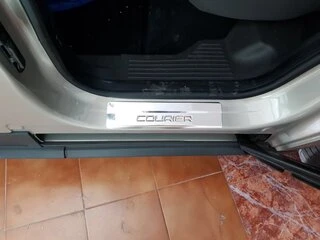 Накладки на пороги OmsaLine (4 шт, нерж) для Ford Courier 2014-2023 рр