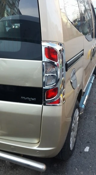 Накладка на стопи з вигином (2 шт, пласт) для Citroen Nemo