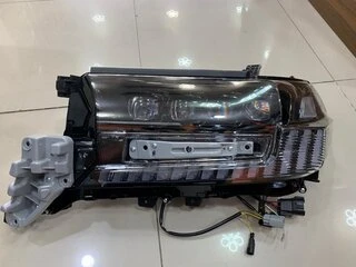 Передні фари 2016-2025 (Bugatti) для Toyota Land Cruiser 200