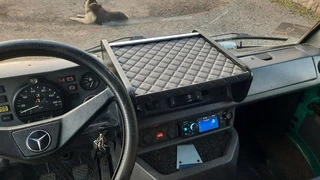 Полиця на панель (Сіра з сірою ниткою) для Mercedes T1 (207-410)