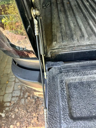 Амортизатори задньої кришки для Toyota Hilux 2015- рр